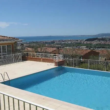 Dolce T2 Avec Clim, Piscine, Terrasse Et Garage *