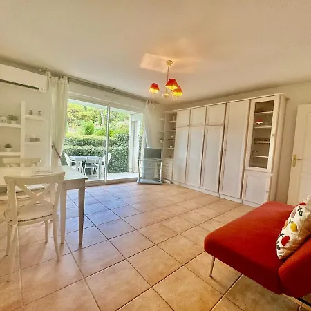 Dolce T2 Avec Clim, Piscine, Terrasse Et Garage Apartment