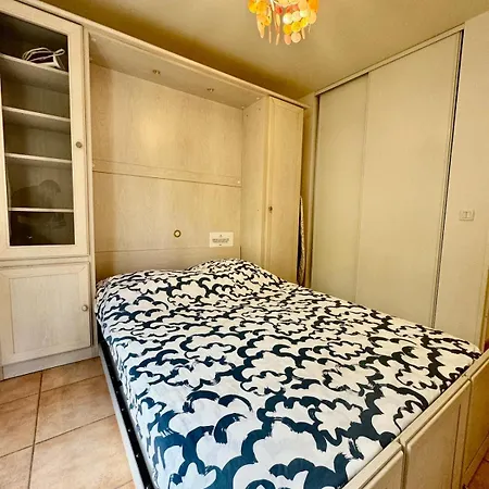 Dolce T2 Avec Clim, Piscine, Terrasse Et Garage *